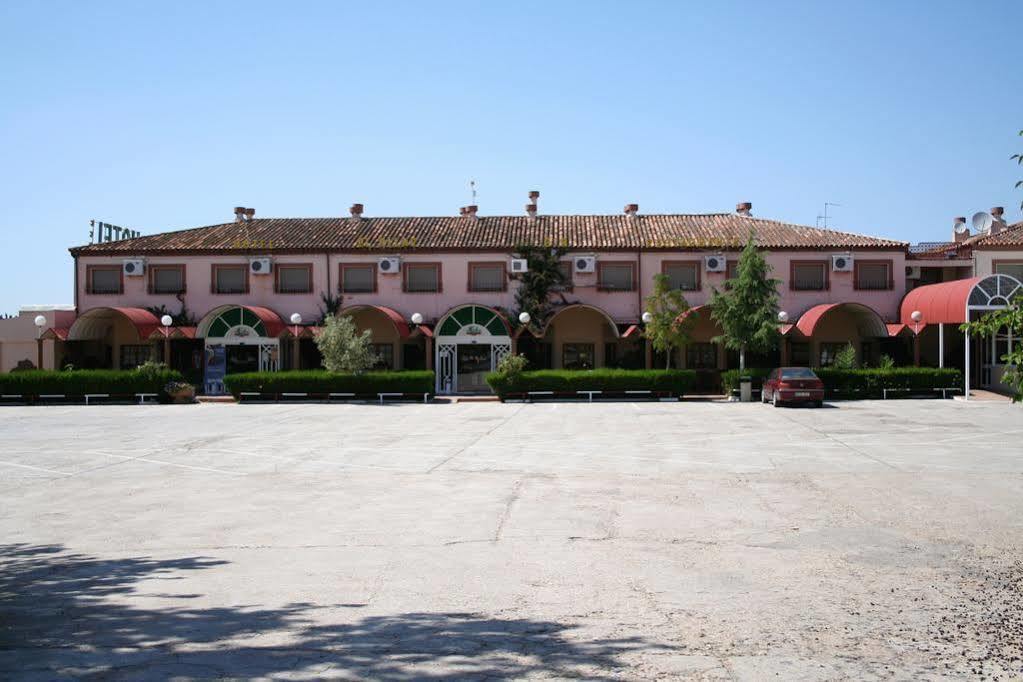 El Pilar Hotel La Carlota Exterior foto